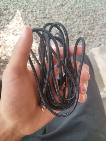 универсальные мобильные батареи для планшетов uft: Универсальный USB-кабель черного цвета с оплеткой, предназначенный для