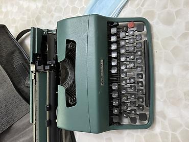 печатный: Портативная печатная машинка Olivetti Lettera 32 - Классическая — 1