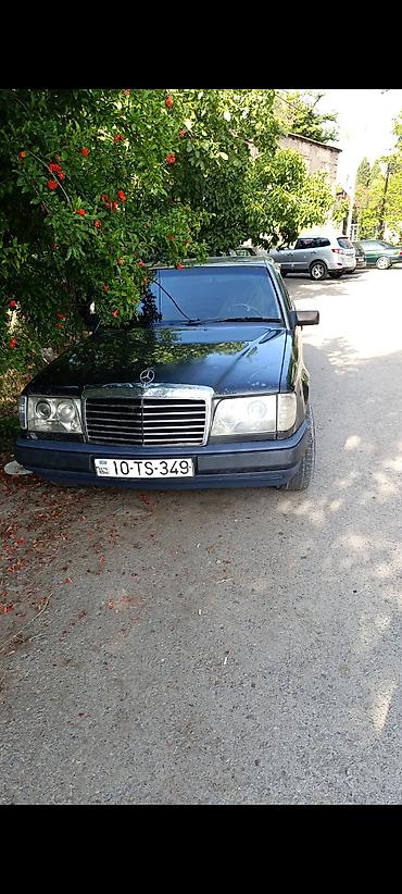 ef 10 bmw: Mercedes-Benz E 260: 2.6 l | 1989 il Sedan — 3
