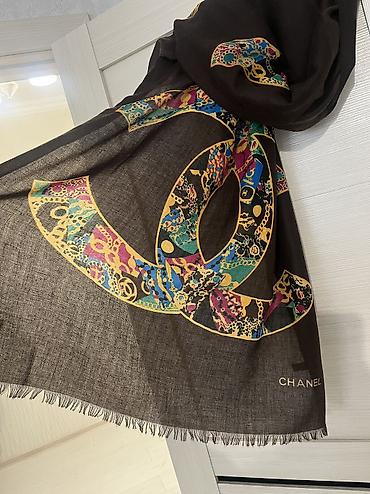 kofta qadin: Шарф Chanel. Оригинал. Материал: шерсть. Цвет коричневый. Размер — 4
