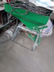 срочно продаю в связи с переездом: Продается зерноплющилка.овощерезка.3 фазные новые