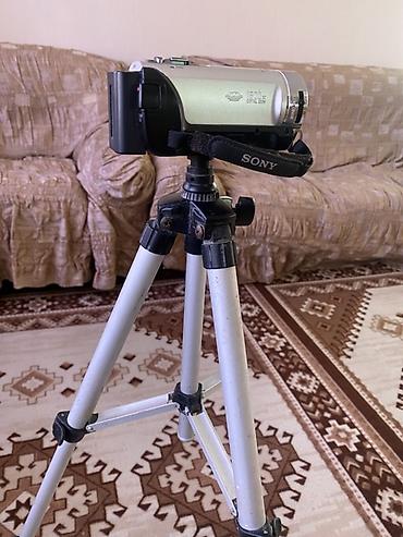 digital camera: Видеокамера Sony Handycam с комплектным штативом. Основные — 3