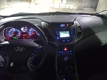 Hyundai: Hyundai Elantra: 1.8 l | 2015 il Sedan — 17