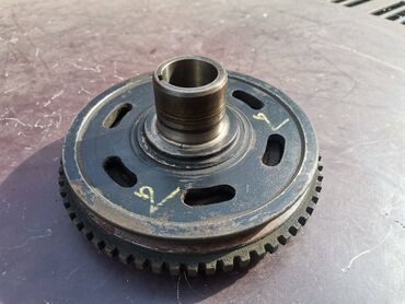 Auto delovi: Donja remenica Lada 21214i Niva br.2. Polovno, očuvano. Skinuto sa — 6