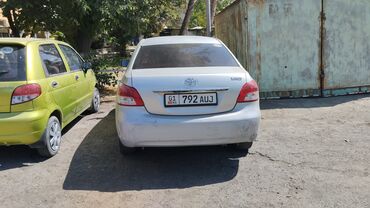 авто в рассрочку в бишкеке без процентов: В городе Ош Седан Toyota Yaris серебристого цвета левый руль автомат