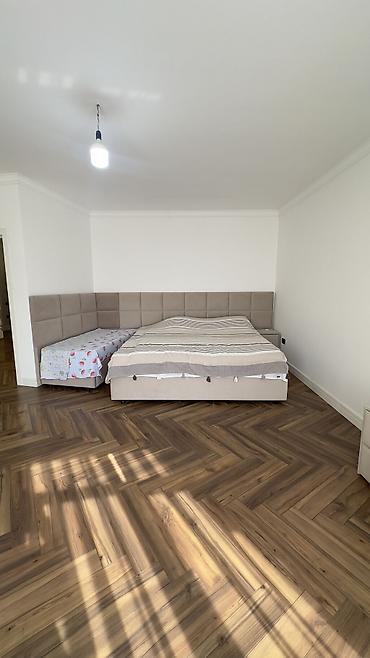 Продажа коттеджей и домов: 5 и более комнат, 250 м², 4 соток, Бишкек, Риэлтор — 17
