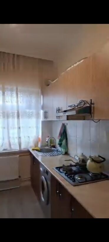 Günlük kirayə mənzillər: Üzeyir.H küç 28 May metrosun yaxınlıqı 28 Moll qarşısu 4/2 mərtəbəsi 2