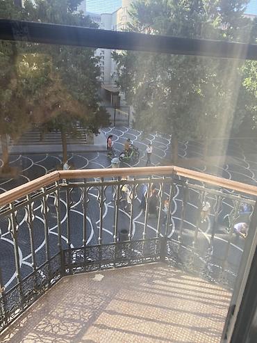 baki ev elanlari: Tarqovi (Nizami küçəsi) piyada zonasında, tarixi binada balkonlu, tam — 2