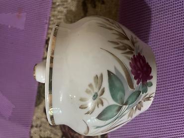 dish sets: Столовый сервиз из фарфора с золотистым кантом и цветочным декором — 4