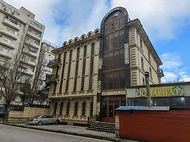Kommersiya daşınmaz əmlakı: 1157 kv
3 sot mülkiyyət
40.41176463427996, 49.84356569475016 — 1