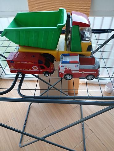 lidl igracke za devojcice: Set de dečjih vozila – kamion kiperi i dve vatrogasne igračke. 1000 — 1