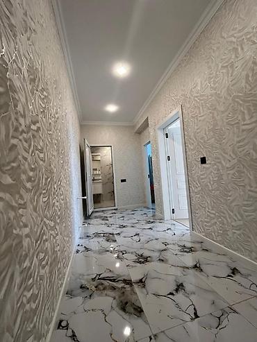 Tavan işləri: Təsvir: - Zövqlə təmir edilmiş, işıqlı mənzil interyeri. Geniş dəhliz — 1