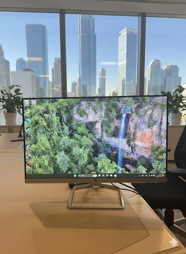 qrafiki planşet: HP LED monitor - Ekran: təxminən 23–24 düym, nazik çərçivəli, mat