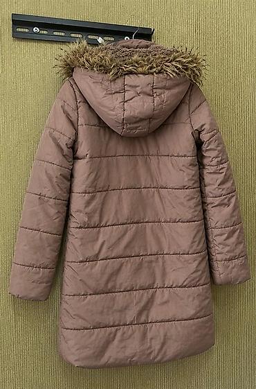 купить плащ: LC Waikiki qız uşağı üçün qış plaşı - Model: kapüşonlu, süni kürk — 2