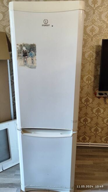 Холодильники: Б/у Холодильник No frost, Трехкамерный, цвет - Белый