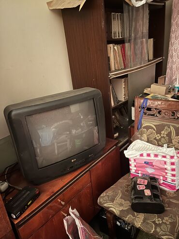 Гарнитуры для зала: Гарнитур для зала, Б/у, Тумба под ТВ, Шкаф, Дерево, Самовывоз, цвет - Коричневый at lalafo.kg — 2 Гарнитуры для зала: Гарнитур для зала, Б/у, Тумба под ТВ, Шкаф, Дерево, Самовывоз, цвет - Коричневый — 2