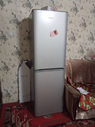 ручной холодильник: Холодильник Biryusa, Б/у, Двухкамерный, 60 * 2 *