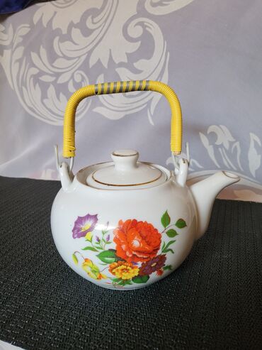 Čajnici: Bokal,cajnik rucno oslikan 70te. Bokal je perfektan,samo dno unutar — 1