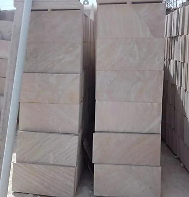 Dekorativ daşlar: Qumdaşı üzlük plitələri Məhsul təsviri: - Təbii qumdaşından kəsilmiş — 48