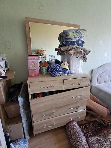Двуспальная кровать с мягким изголовьем + комод с зеркалом - Кровать