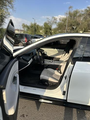 авто для такси: Zeekr 001: | 2024 г. Седан — 9