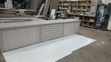 Sifarişlə ofis dəst mebeli: Mebel istehsalı və quraşdırma xidməti - Ofis masaları: İki rəngli — 93