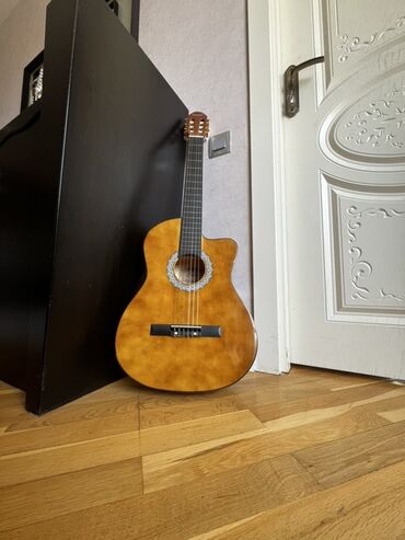 Klassik gitaralar: Klassik gitara, Yeni, Ünvandan götürmə, Ödənişli çatdırılma