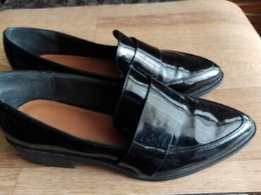 Туфли: Туфли лакированные, черные, отличного качества и состояния, цена 790