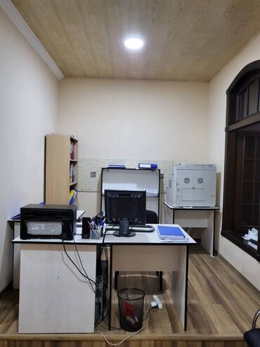 Ofislər: Azadliq metrosunun yaxınlığında təmirli obyekt ümumi sahəsi 110 kv,m — 16