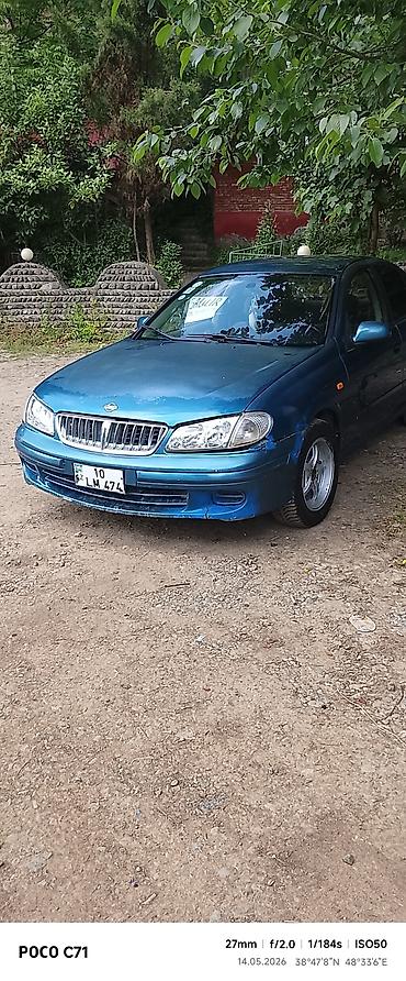 07 radiatoru: Nissan Sunny sedan - Kuzov: 4 qapılı sedan, mavi rəng - Mühərrik — 1