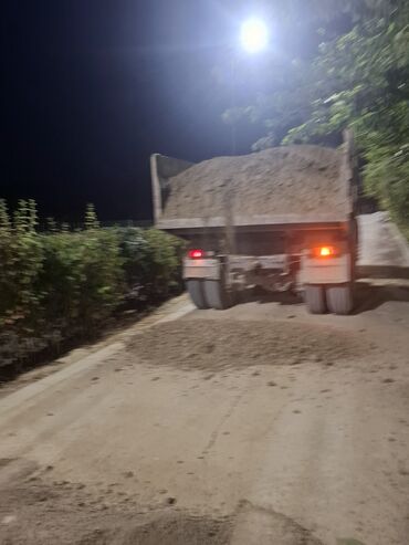 Digər tikinti daşları: Təsvir: - Döküntü torpaq/şevrelənmiş torpaq materialı - Yük maşını ilə — 5