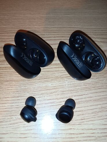 Slušalice: Original. Ne kopija. Kupljene u nemackoj,prva a klasa kvaliteta — 8