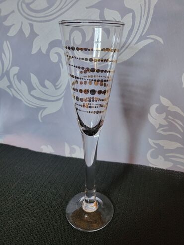 Čaše: Casa nova za pice. Casa nova sve na njoj odsjaj od svetla — 7