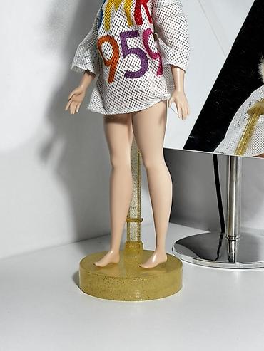 одежд: Кукла модная (тип Barbie). - Рост куклы: примерно 29–30 см. - Волосы — 4