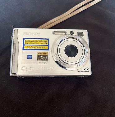 sony linza: Sony Cyber-shot rəqəmsal fotoaparat, yaddaş kartı üçün yer var. - 7.2 — 1