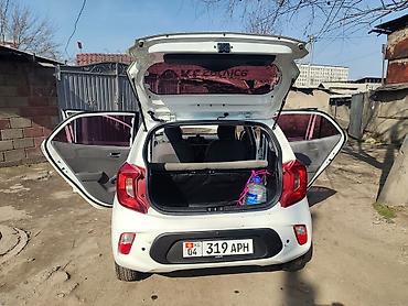 Другие автомобили: Компактный городской хэтчбек белого цвета. Пятидверная компоновка — 10