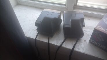 deri tiken masin: İki ədəd "Polaroid" fotoaparatı təklif olunur. Hər iki fotoaparat qara