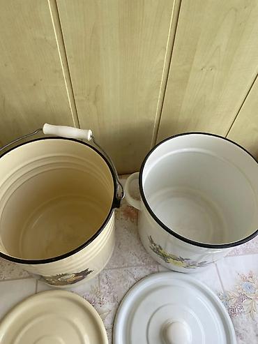Продаю эмалированные кастрюли в хорошем состоянии с крышками. Объем 10