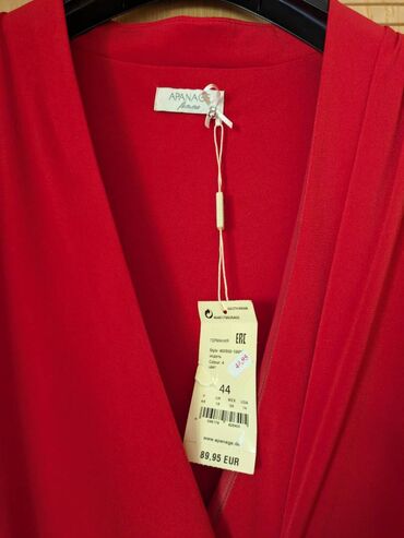crna uska haljina na bretele: Prodajem Nova letnja crvena haljina Apanage broj 44 sa etiketom