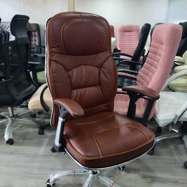 Ofis və oyun kresloları: Yeni, Təkərli, Qolları tənzimlənir, Dəri — 23