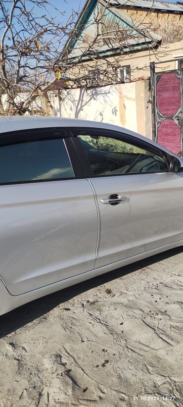 Hyundai: Hyundai Elantra: 2017 г., Седан — 3