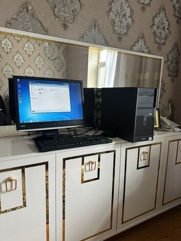 stol üstü kamputer: Masaüstü kompüter dəsti Tərkibi: - Sistem bloku: Fujitsu Siemens