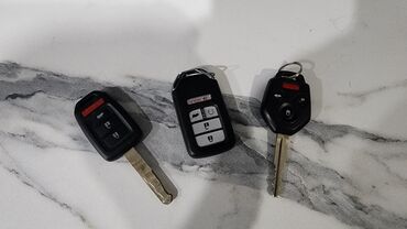 Продам ключи Оригинальные Subaru Outback 1 ключ.Honda Cr-v 2 ключа