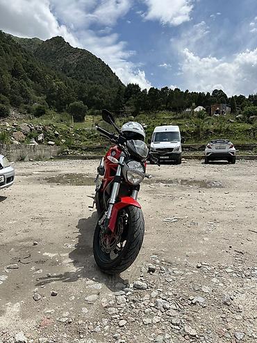 некая: Ducati Monster 696. Весь в карбоне, так же имеется комплект родного — 6