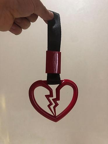 asilqan: Avtomobil üçün dekorativ asılqan – ürək formasında, ortası ildırım/çat — 1