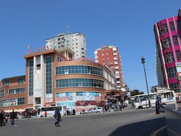 Uzunmüddətli kirayə mənzillər: Evde kondisoner,kombi,paltaryuyan,tv ve kolidorda boyuk şkaf var