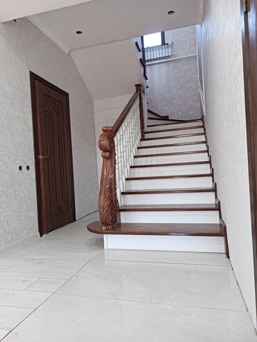 Деревянные лестницы: Стильная деревянная лестница, выполненная в классическом стиле — 13