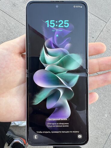 раскладушки телефон: Samsung Z Flip, Б/у, 128 ГБ, цвет - Фиолетовый, 1 SIM