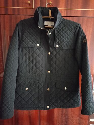 Продаю женскую куртку /Деми/привезена из Германии размер 48-50 в