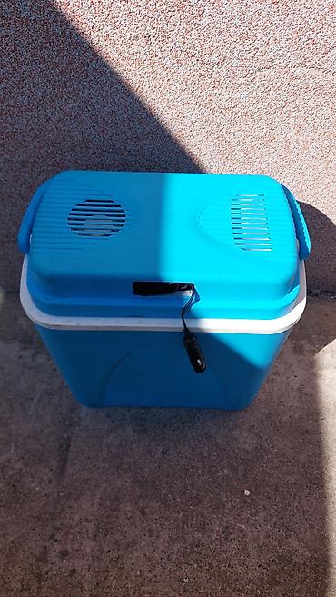 Frižideri: Komad 4000 din. Prijenosni auto frižider/termo kutija (12V) - Boja — 9
